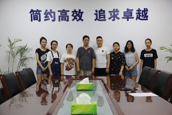 賈院長和去新西蘭的學生合影.JPG 賈院長和去新西蘭的學生合影.JPG
