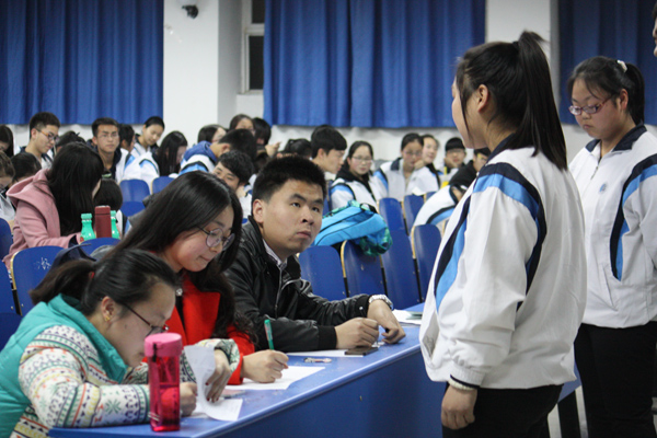 3小組答辯.JPG 3小組答辯.JPG