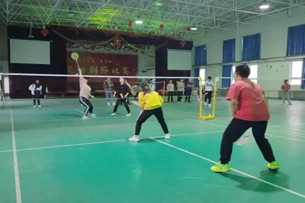 羽毛球比賽.jpg 羽毛球比賽.jpg